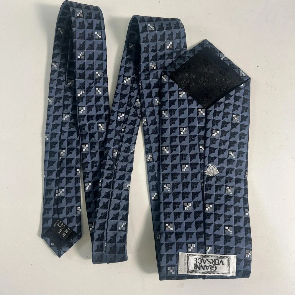 Gianni Versace Silk Tie Mens Blue Geometric Medusa Logo Made In Italy Necktie